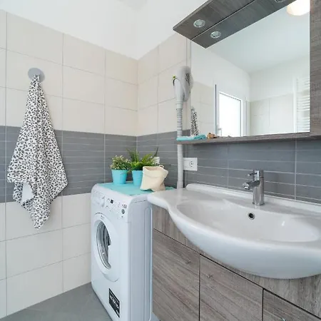 Residenza Monica ליגננו סביאדורו